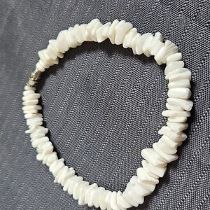 WHITE PUKA SHELL BRACLET 9.25 " LONG